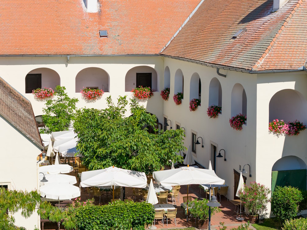 Schattiger Arkadenhof